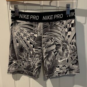 Nike Pro Athletic Women’s XL Dri-fit Monochrome Tropical Shorts